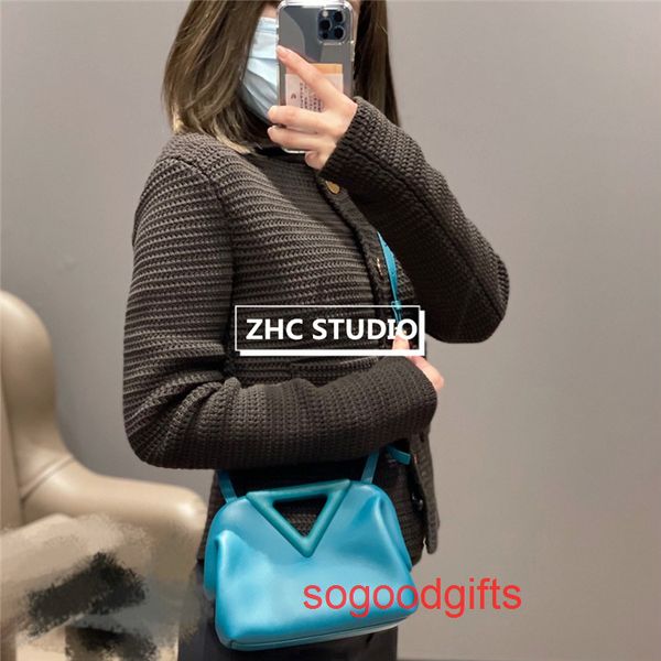 triangle handbag point crossbody bottegas bags venetas with the logo 2022 new network red same style inverted triangle handheld leather cand
triangle handbag point crossbody bottegas bags venetas with the logo 2022 new network red same style inverted triangle handheld leather cand