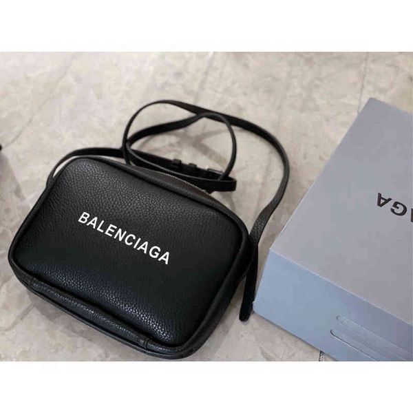 designer balencigas bag paris home new camera bag men's and women's high-grade leather fashion shoulder
designer balencigas bag paris home new camera bag men's and women's high-grade leather fashion shoulder