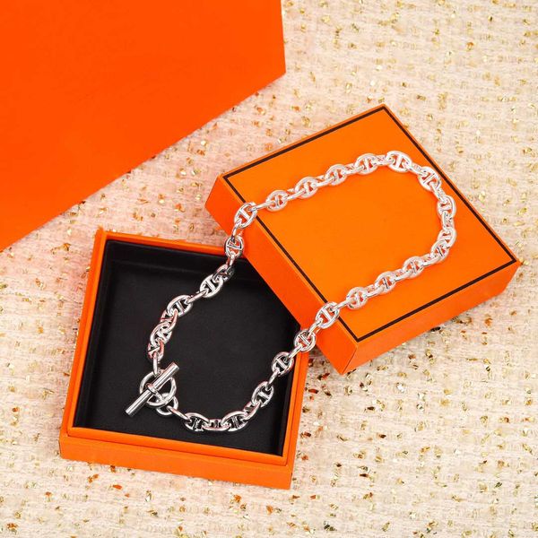 v gold material charm special design ol clasp pedant necklace have box stamp ps7236a, Golden
v gold material charm special design ol clasp pedant necklace have box stamp ps7236a, Golden