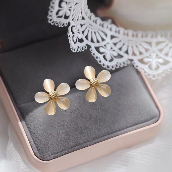 stud korean elegant transparent acrylic flower petal beads earrings for women summer holiday pendientes jewelry 220920, Golden;silver
stud korean elegant transparent acrylic flower petal beads earrings for women summer holiday pendientes jewelry 220920, Golden;silver