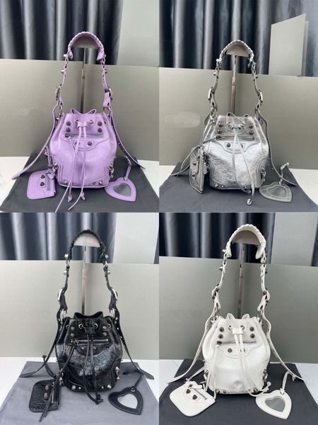 designer bag bucket bag luxury designer crossbody shoulder bags lady cool girl le cagole motorcycle handbag women fashion reteo leather hand
designer bag bucket bag luxury designer crossbody shoulder bags lady cool girl le cagole motorcycle handbag women fashion reteo leather hand
