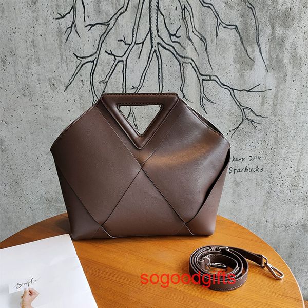 bottegas venetta bags triangle handbag point crossbody bottegas bags with the spring new inverted triangle woven handbag leather one shoulde
bottegas venetta bags triangle handbag point crossbody bottegas bags with the spring new inverted triangle woven handbag leather one shoulde