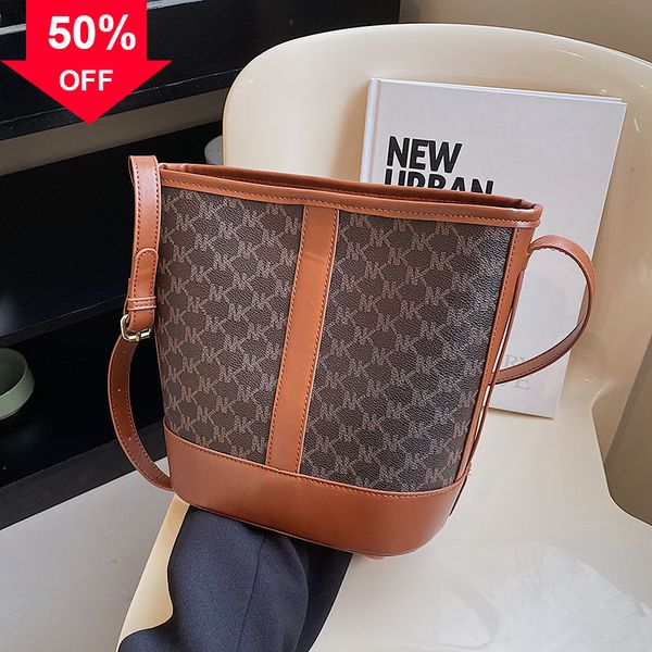 designer evening bag new shoulder mini hand autumn and winter large capacity bag 2022 new women's crossbody fashion one bucket
designer evening bag new shoulder mini hand autumn and winter large capacity bag 2022 new women's crossbody fashion one bucket