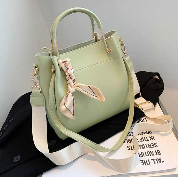 evening bags trendy fashion large capacity autumn ladies luxury all match shoulder portable tote bucket 220919
evening bags trendy fashion large capacity autumn ladies luxury all match shoulder portable tote bucket 220919