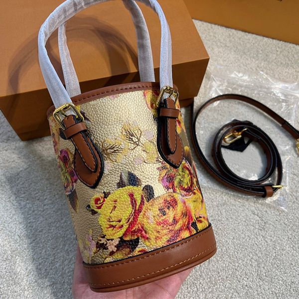 designer luxury women the tote bag fashion versatile handbags shoulder crossbody bags purse tories totes large capacity saddle wallets 7a 5j
designer luxury women the tote bag fashion versatile handbags shoulder crossbody bags purse tories totes large capacity saddle wallets 7a 5j
