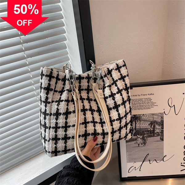 designer evening bag new shoulder mini hand 2022 new black white chs piece vegetable basket bag high grade small sized h one crossbody
designer evening bag new shoulder mini hand 2022 new black white chs piece vegetable basket bag high grade small sized h one crossbody