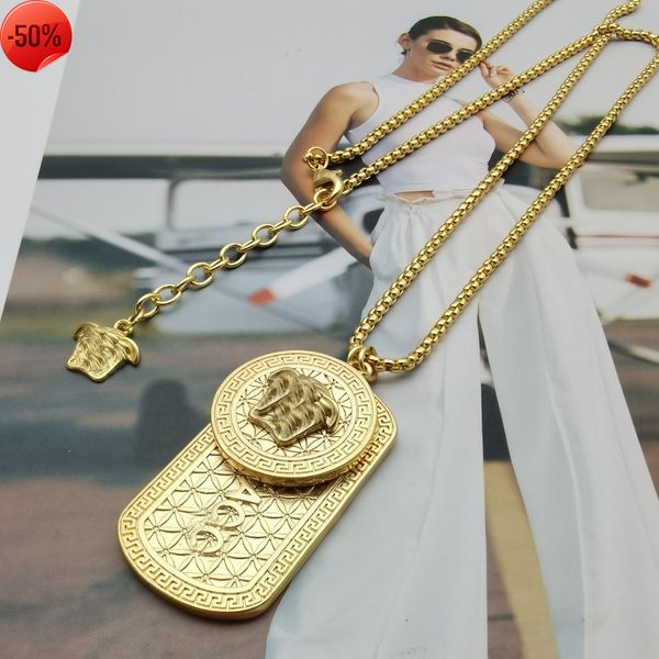 50% off factory clearance sale designer new brand jewelry necklace charm f fan fashion hangtag medusa senior men's and women's uni, Silver
50% off factory clearance sale designer new brand jewelry necklace charm f fan fashion hangtag medusa senior men's and women's uni, Silver