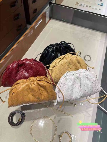 designer bags 2022 green cassette woven waist bag woven square tofu botegaass totes luxury chain vintage cassette pillow square dumpling z61
designer bags 2022 green cassette woven waist bag woven square tofu botegaass totes luxury chain vintage cassette pillow square dumpling z61