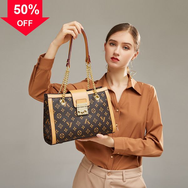 designer evening bag new shoulder mini hand hong kong counter women's tote bag luxury leather hand
designer evening bag new shoulder mini hand hong kong counter women's tote bag luxury leather hand