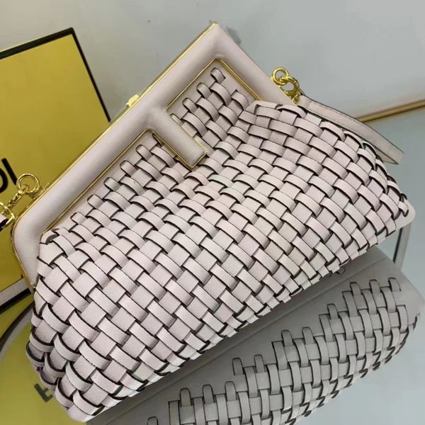 2022 new fashion niche light luxury woven bag all-match one shoulder messenger underarm bag metal buckle clip bag tide
2022 new fashion niche light luxury woven bag all-match one shoulder messenger underarm bag metal buckle clip bag tide