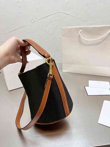 shoulder bags luxury brand fashion simple bucket bag body with pattern women's designer real leather mobile phone handbags
shoulder bags luxury brand fashion simple bucket bag body with pattern women's designer real leather mobile phone handbags