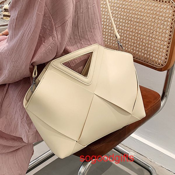 venetta bag triangle handbag point crossbody bottebags with the small design bag women's summer 2023 new fashion versatile woven messen
venetta bag triangle handbag point crossbody bottebags with the small design bag women's summer 2023 new fashion versatile woven messen