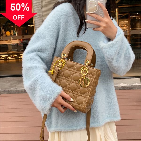designer evening bag new shoulder mini hand 2022 new fashion stylish texture style diana bag small fragrance rhombic one oblique straddle
designer evening bag new shoulder mini hand 2022 new fashion stylish texture style diana bag small fragrance rhombic one oblique straddle