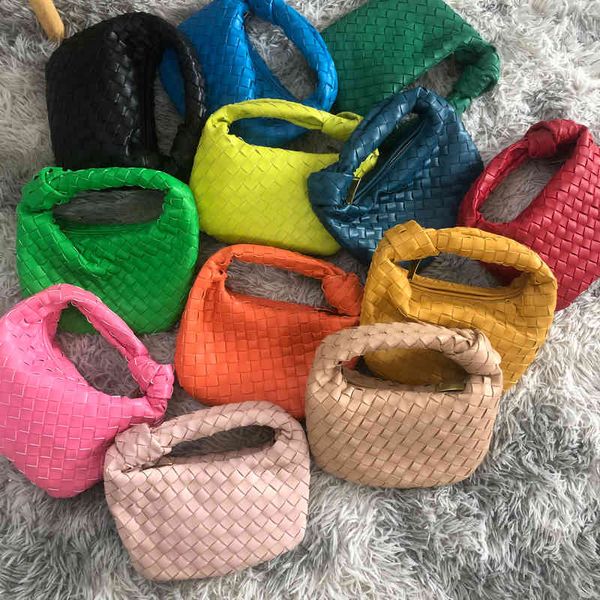designer bags 2022 green cassette woven waist bag woven square tofu botegaass totes luxury chain vintage cassette pillow square dumpling qnr
designer bags 2022 green cassette woven waist bag woven square tofu botegaass totes luxury chain vintage cassette pillow square dumpling qnr