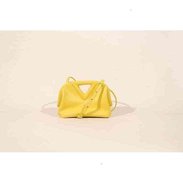 designer fashion bottess bag venetas s summer venetas trend inverted triangle cloud hand single shoulder sl b have a have logo
designer fashion bottess bag venetas s summer venetas trend inverted triangle cloud hand single shoulder sl b have a have logo