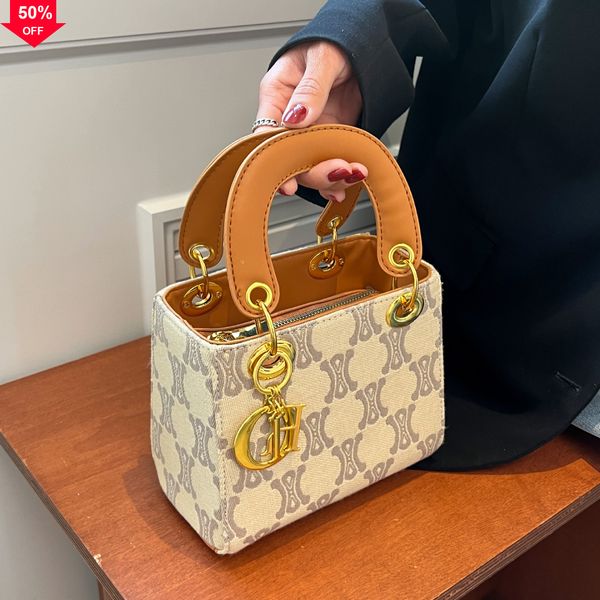 designer evening bag new shoulder mini hand high sense small 2022 fashion style women's texture diagonal canvas
designer evening bag new shoulder mini hand high sense small 2022 fashion style women's texture diagonal canvas
