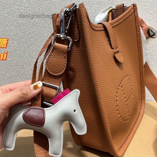 high setting leather evelyn mini 17cm / 29cm togo head leather single shoulder diagonal bag ogco
high setting leather evelyn mini 17cm / 29cm togo head leather single shoulder diagonal bag ogco
