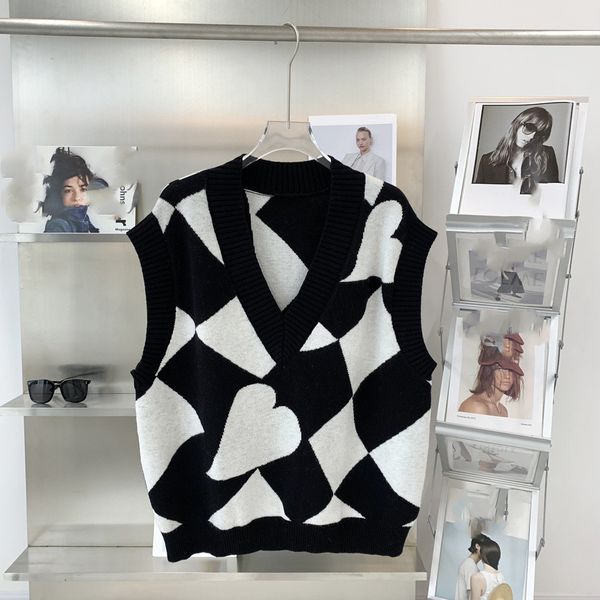 906 l 2022 milan runway autumn women's sweater brand same style sleeveless v neck pullover womens xinyi, White;black
906 l 2022 milan runway autumn women's sweater brand same style sleeveless v neck pullover womens xinyi, White;black