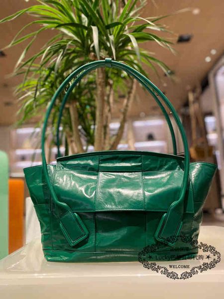 bags womens bottegass designer venetaes new tote arco oil wax shopping single shoulder handbag 2022 ladys fashion luxury high sence shopping
bags womens bottegass designer venetaes new tote arco oil wax shopping single shoulder handbag 2022 ladys fashion luxury high sence shopping