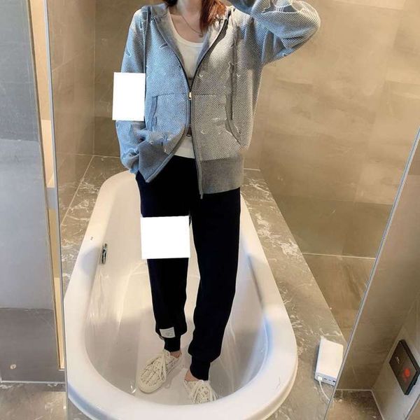 2021 brand high-quality fall new dolphin loose casual hooded cardigan with four bars men's and women's uniform designer hoodie, Blue;black
2021 brand high-quality fall new dolphin loose casual hooded cardigan with four bars men's and women's uniform designer hoodie, Blue;black