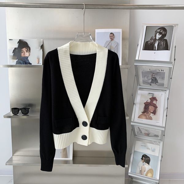 908 l 2022 milan runway autumn women's sweater brand same style long sleeve v neck cardigan black womens xinyi, White;black
908 l 2022 milan runway autumn women's sweater brand same style long sleeve v neck cardigan black womens xinyi, White;black