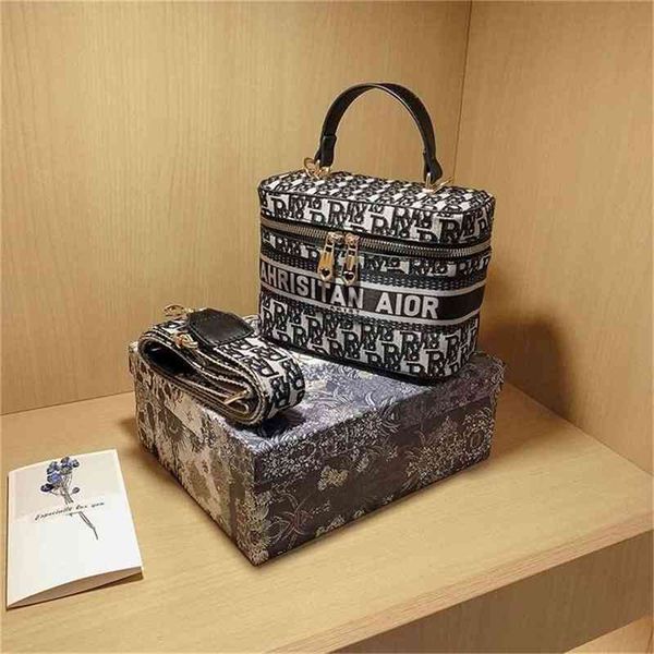 shoulder bags trendy handbags net red old canvas embroidery travel wash diagonal square bags factory direct sales 68% off
shoulder bags trendy handbags net red old canvas embroidery travel wash diagonal square bags factory direct sales 68% off