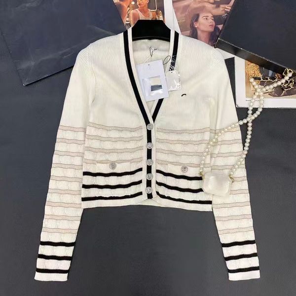 906 xl 2022 milan runway autumn women's sweater brand same style long sleeve apricot v neck cardigan womens zhen, White;black
906 xl 2022 milan runway autumn women's sweater brand same style long sleeve apricot v neck cardigan womens zhen, White;black