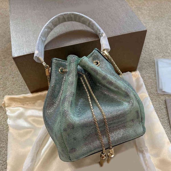 chain drawstring bright shoulder bags clutch handbags women leather tote bags designer messenger designer crossbody evening clutch 220920
chain drawstring bright shoulder bags clutch handbags women leather tote bags designer messenger designer crossbody evening clutch 220920