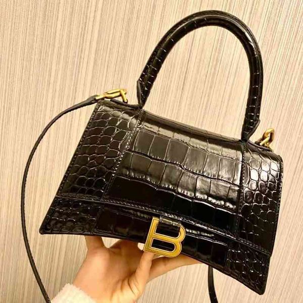 vintage middle ancient leather underarm bag balencaigass women's bags early fashion versatile luxury designer evening bags unique patte
vintage middle ancient leather underarm bag balencaigass women's bags early fashion versatile luxury designer evening bags unique patte