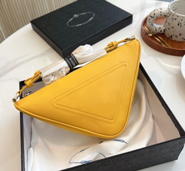 new style luxurys designers wallet leather women messenger crossbody five colors shoulder bag, Red;black
new style luxurys designers wallet leather women messenger crossbody five colors shoulder bag, Red;black