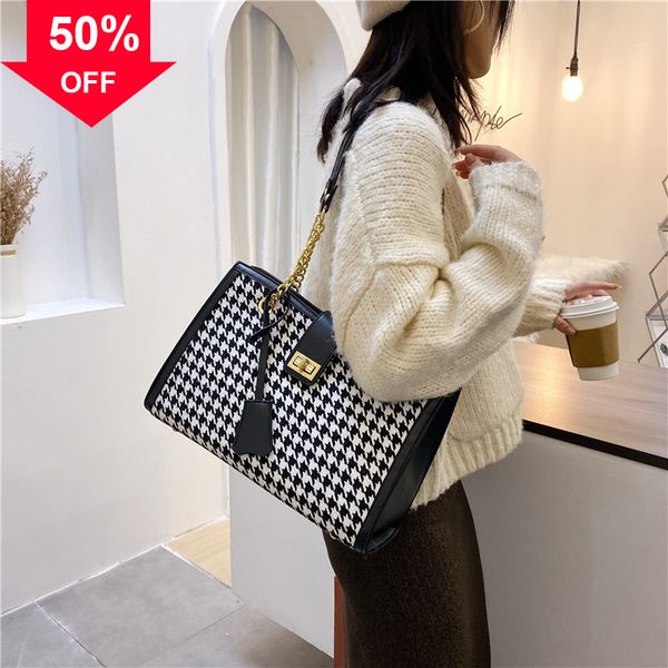 designer evening bag new shoulder mini hand small women's autumn simple buckle large capacity hand
designer evening bag new shoulder mini hand small women's autumn simple buckle large capacity hand