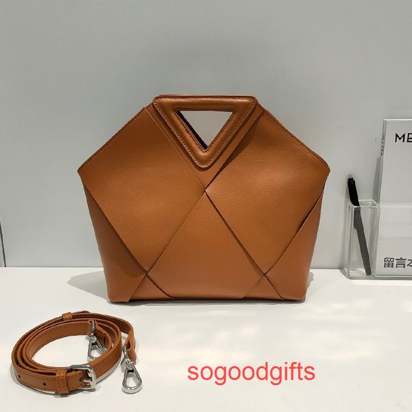 venetta bag triangle handbag point crossbody bottebags with the spring new genuine leather women's bag large capacity woven hand atmosp
venetta bag triangle handbag point crossbody bottebags with the spring new genuine leather women's bag large capacity woven hand atmosp