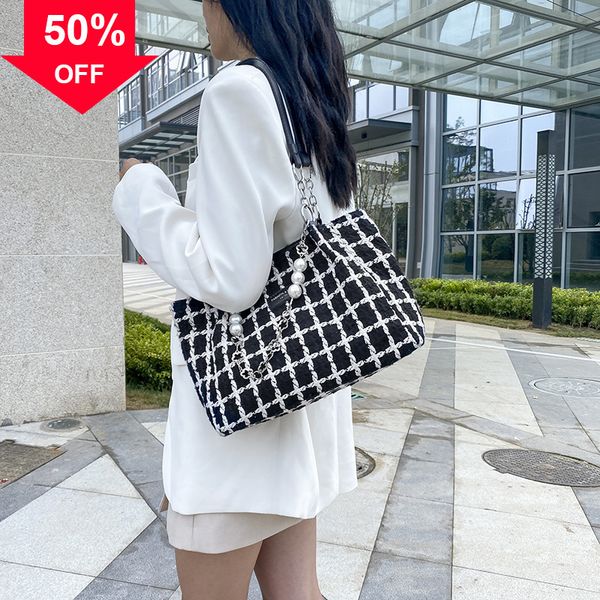 designer evening bag new shoulder mini hand large capacity 2022 fashion lingge college students
designer evening bag new shoulder mini hand large capacity 2022 fashion lingge college students