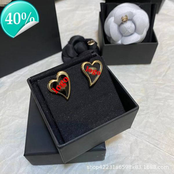 high-end fashion design women's necklace xiaoxiangjia black peach heart leather enamel brooch xiangjia earrings, Silver
high-end fashion design women's necklace xiaoxiangjia black peach heart leather enamel brooch xiangjia earrings, Silver