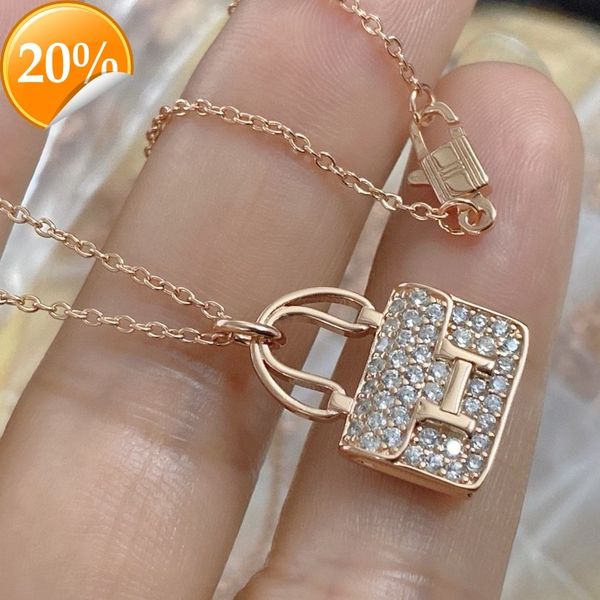 high-end fashion design women's necklace high edition new h kangkang bag s925 silver plated gold brand inlaid geometric collar chain
high-end fashion design women's necklace high edition new h kangkang bag s925 silver plated gold brand inlaid geometric collar chain