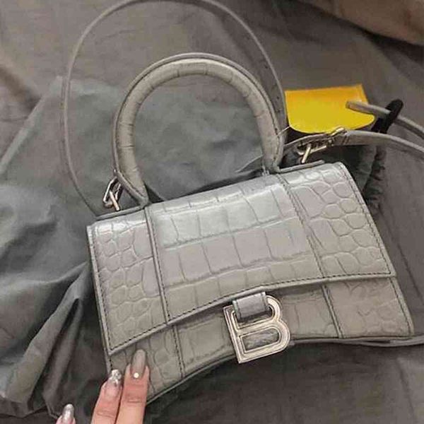 balencaigass handbags designer 2022 women's bags hourglass wallet crocodile pattern leather one shoulder
balencaigass handbags designer 2022 women's bags hourglass wallet crocodile pattern leather one shoulder