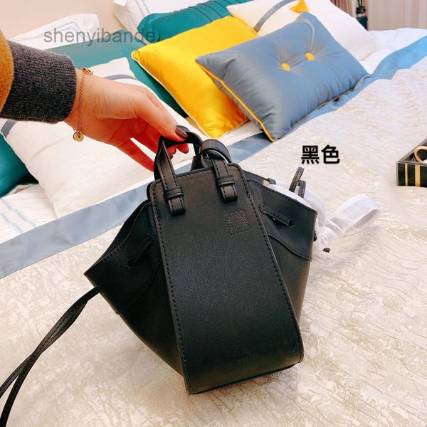 2022brand loews female shoulder bag handbag women designer mini cowhide hammock bucket portable one mess 3j5l
2022brand loews female shoulder bag handbag women designer mini cowhide hammock bucket portable one mess 3j5l