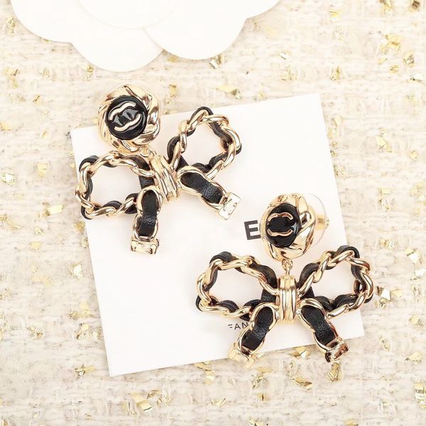 7a luxury ladies stud earrings fashion designer aaaaa highquality earrings for girls 18k gold valentine's day gift with box, Golden;silver
7a luxury ladies stud earrings fashion designer aaaaa highquality earrings for girls 18k gold valentine's day gift with box, Golden;silver