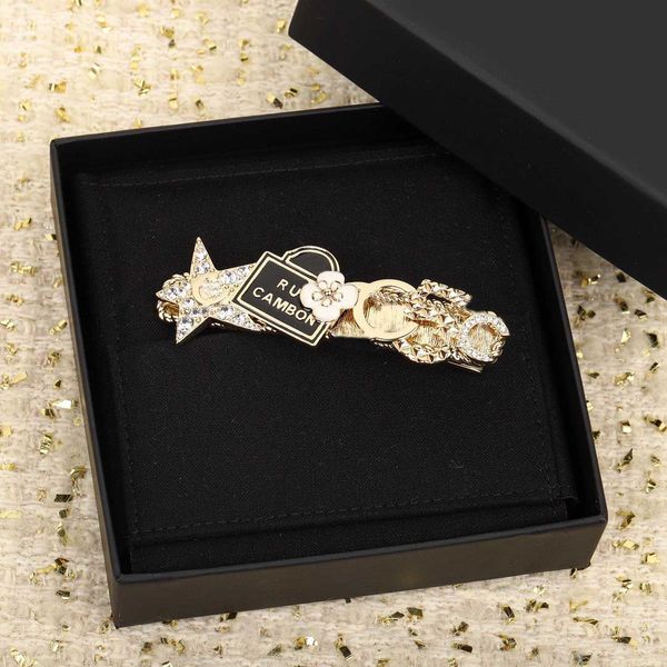 2022 luxury quality charm hair clip with diamond and black enamel color in 18k gold plated have box stamp ps7252a, Golden
2022 luxury quality charm hair clip with diamond and black enamel color in 18k gold plated have box stamp ps7252a, Golden