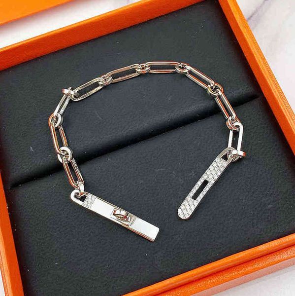 link chain fashion nose bracelet women's and 18k rose gold plated with brilliant diamonds lock design jewel exclusive salei5do, Black
link chain fashion nose bracelet women's and 18k rose gold plated with brilliant diamonds lock design jewel exclusive salei5do, Black