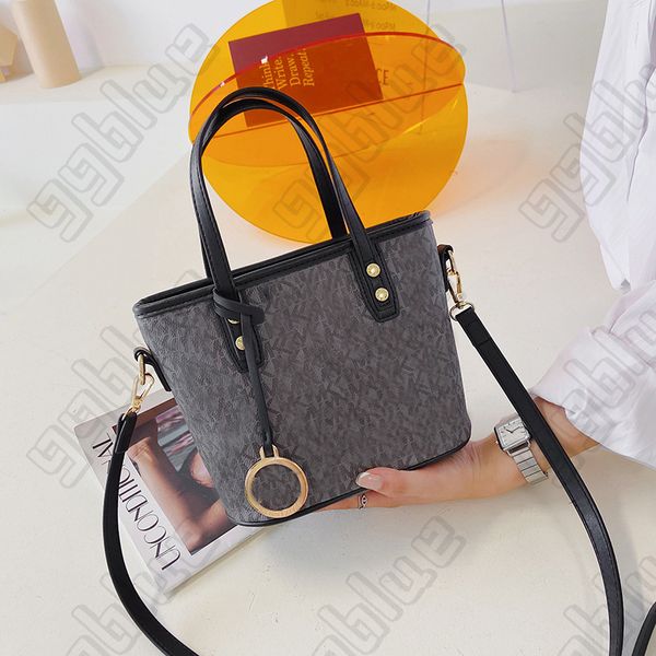 shoulder bags women fashion new fashion ladies handbag large capacity middle-aged mother all-match one-shoulder messenger bag
shoulder bags women fashion new fashion ladies handbag large capacity middle-aged mother all-match one-shoulder messenger bag