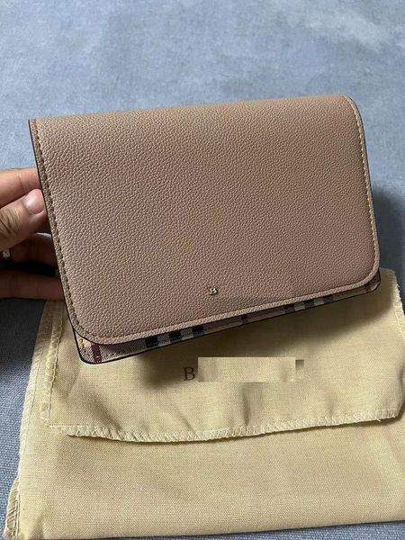 designer bwomen handbags style with cowhide fashion versatile bag lattice chain single shoulder messenger small square lat
designer bwomen handbags style with cowhide fashion versatile bag lattice chain single shoulder messenger small square lat