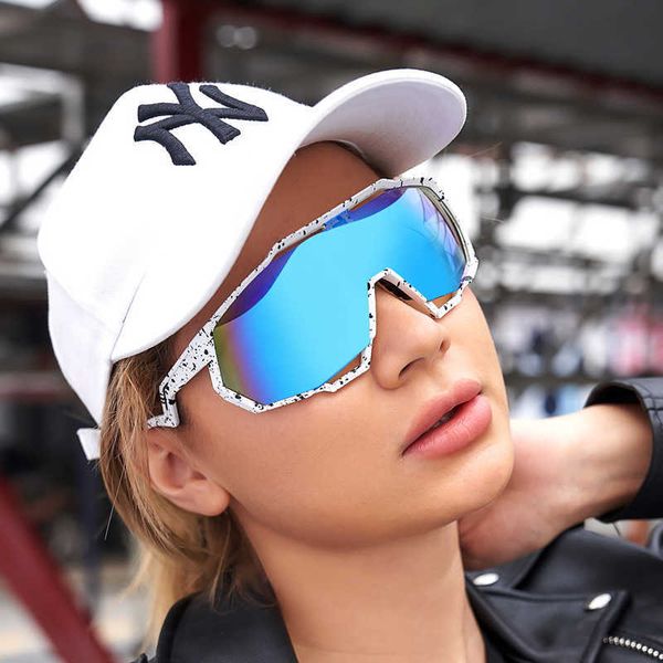 sunglasses colorful bicycle riding mens conjoined lenses outdoor sports sunglasses fashion shades, White;black
sunglasses colorful bicycle riding mens conjoined lenses outdoor sports sunglasses fashion shades, White;black