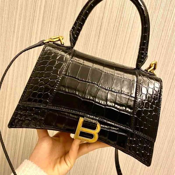 designer bag balenciga scarecrow high texture women's summer 2022 fashion niche design one shoulder messenger
designer bag balenciga scarecrow high texture women's summer 2022 fashion niche design one shoulder messenger