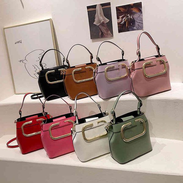 designer bags new women's metal letter v bucket simple fashion one shoulder oblique straddle net red same handbagtote factory direct sa
designer bags new women's metal letter v bucket simple fashion one shoulder oblique straddle net red same handbagtote factory direct sa