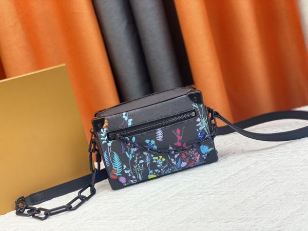 mini soft trunk chain handbag shoulder bags pre-fall 2022 chain-link handle bag mens women designer luxury clutch box monograms bandana doub
mini soft trunk chain handbag shoulder bags pre-fall 2022 chain-link handle bag mens women designer luxury clutch box monograms bandana doub