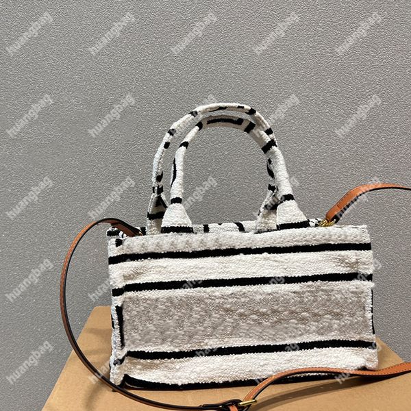 luxury designer shoulder bags women totes bag towel crossbody shopping tote fashion handbags wallet 2 styles cross body large capacity handb
luxury designer shoulder bags women totes bag towel crossbody shopping tote fashion handbags wallet 2 styles cross body large capacity handb