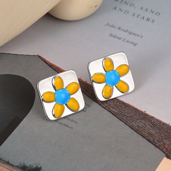 stud earrings women's flower dripping oil fashion net celebrity earrings cute simple and versatile design, Golden;silver
stud earrings women's flower dripping oil fashion net celebrity earrings cute simple and versatile design, Golden;silver