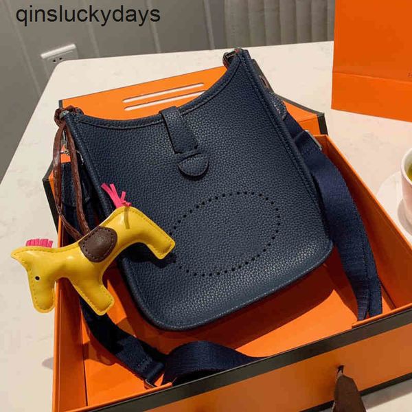designer handbags herme purse cross plain lichi pattern belt fashion h letter width lady classic genuine leath
designer handbags herme purse cross plain lichi pattern belt fashion h letter width lady classic genuine leath