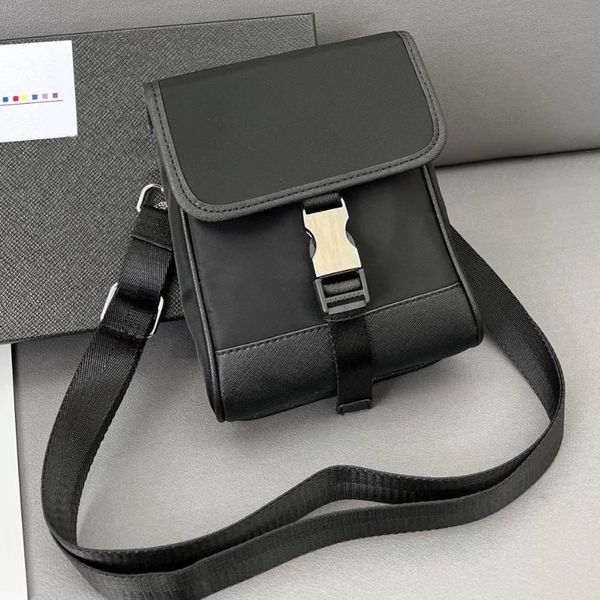 re-nylon and saffiano leather smartphone case bag women men designer push-lock clasp enameled metal triangle cases worn around the neck shou
re-nylon and saffiano leather smartphone case bag women men designer push-lock clasp enameled metal triangle cases worn around the neck shou